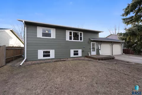 4517 S S Plains Dr, Sioux Falls, SD 57106