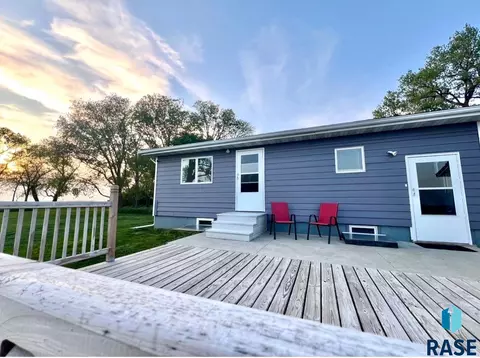 48358 234th St, Flandreau, SD 57028