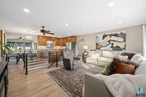 913 S Tracy Dr, Brandon, SD 57005 photo 19