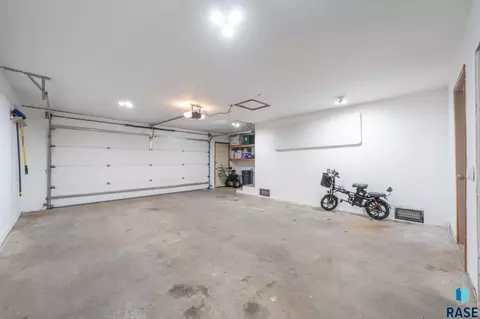 913 S Tracy Dr, Brandon, SD 57005 photo 37