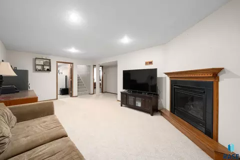 913 S Tracy Dr, Brandon, SD 57005 photo 34