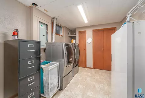 913 S Tracy Dr, Brandon, SD 57005 photo 32