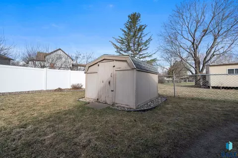 913 S Tracy Dr, Brandon, SD 57005 photo 48