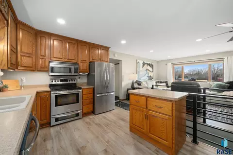 913 S Tracy Dr, Brandon, SD 57005 photo 36
