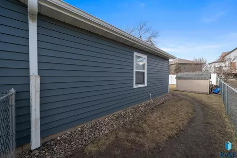 913 S Tracy Dr, Brandon, SD 57005 photo 42