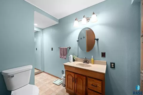 913 S Tracy Dr, Brandon, SD 57005 photo 29