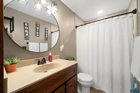 913 S Tracy Dr, Brandon, SD 57005 photo 10