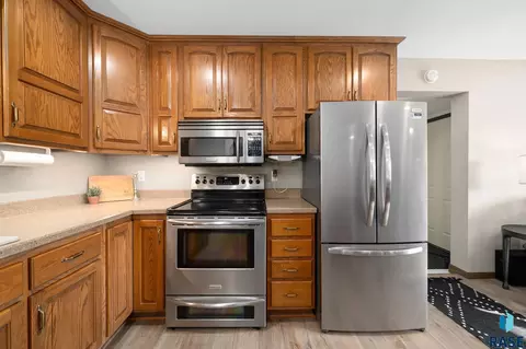 913 S Tracy Dr, Brandon, SD 57005 photo 14