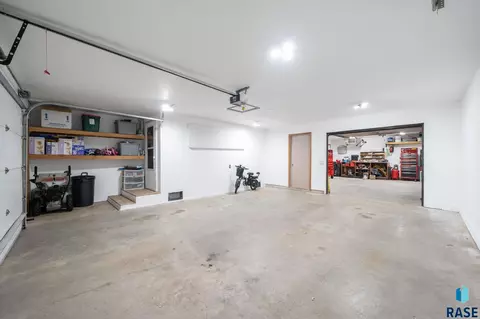 913 S Tracy Dr, Brandon, SD 57005 photo 43