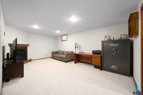 913 S Tracy Dr, Brandon, SD 57005 photo 30