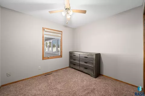 913 S Tracy Dr, Brandon, SD 57005 photo 6