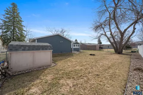 913 S Tracy Dr, Brandon, SD 57005 photo 44