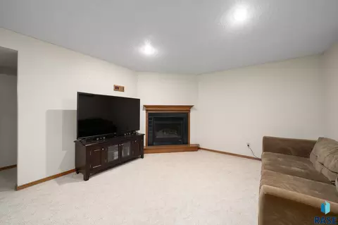 913 S Tracy Dr, Brandon, SD 57005 photo 35