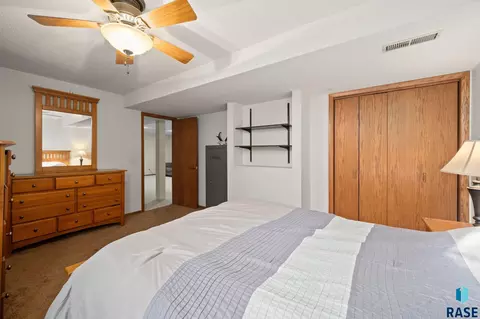 913 S Tracy Dr, Brandon, SD 57005 photo 27