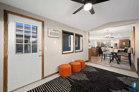 913 S Tracy Dr, Brandon, SD 57005 photo 11
