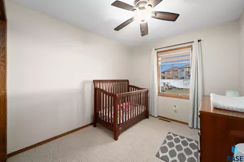 913 S Tracy Dr, Brandon, SD 57005 photo 2