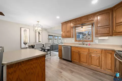 913 S Tracy Dr, Brandon, SD 57005 photo 21