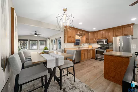 913 S Tracy Dr, Brandon, SD 57005 photo 18