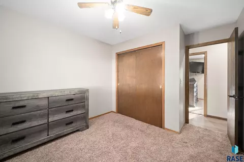 913 S Tracy Dr, Brandon, SD 57005 photo 7