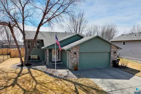 7209 Strabane St, Sioux Falls, SD 57106