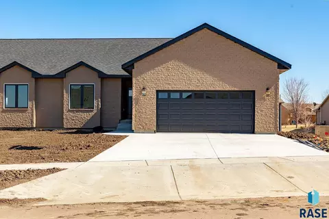 706 W Opal Ln, Hartford, SD 57033