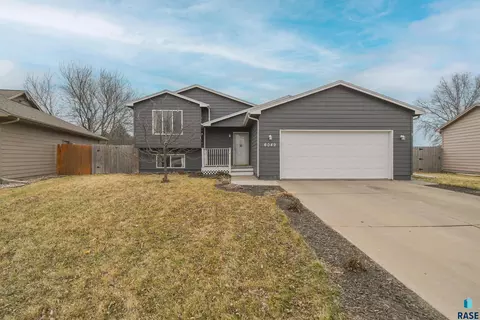 6049 W Jordan Ct, Sioux Falls, SD 57106