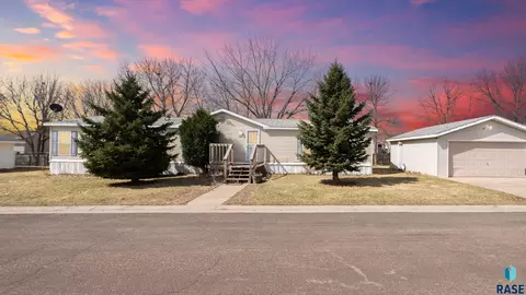 305 N Rochelle Pl, Sioux Falls, SD 57110