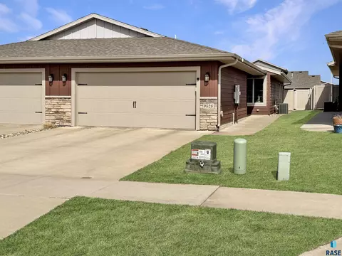 9528 W Broek Dr, Sioux Falls, SD 57106