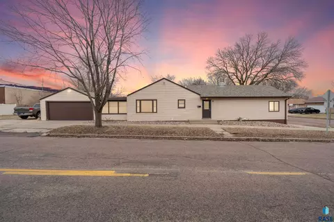921 S Sherman Ave, Sioux Falls, SD 57104