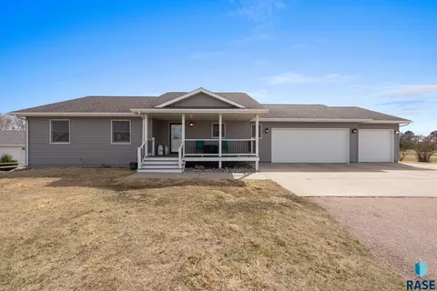 403 Meadowlark Ln, Montrose, SD 57048