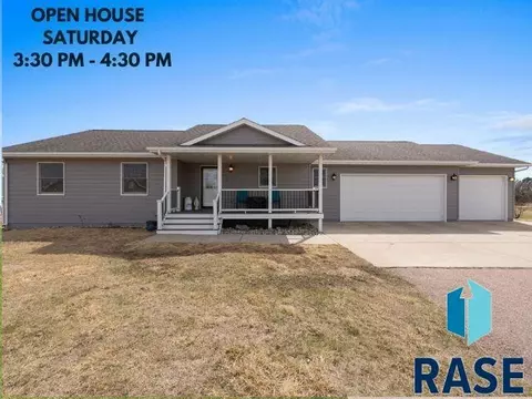 403 Meadowlark Ln, Montrose, SD 57048
