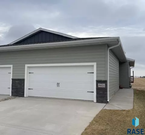 9621 W Tunis Dr, Sioux Falls, SD 57106
