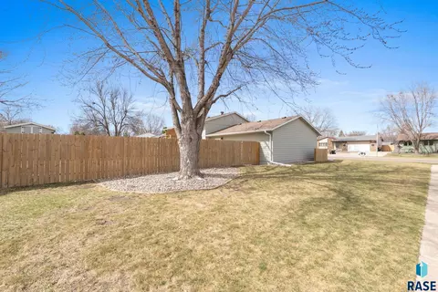 5901 W 58th St, Sioux Falls, SD 57106 photo 5