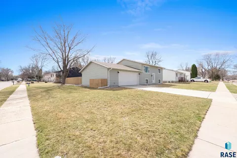 5901 W 58th St, Sioux Falls, SD 57106 photo 4