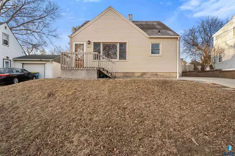 1613 E 25th St, Sioux Falls, SD 57105