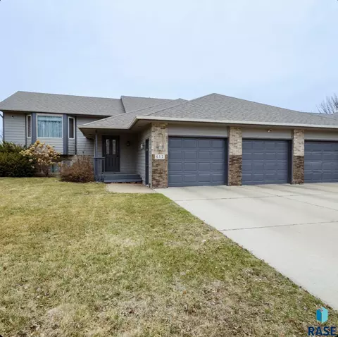 612 N Sandberg Dr, Sioux Falls, SD 57110