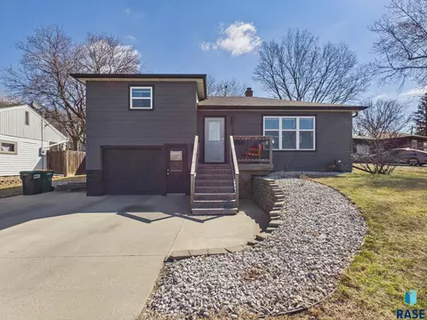 1608 S Willow Ave, Sioux Falls, SD 57105