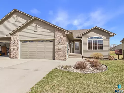 3418 S Harmony Dr, Sioux Falls, SD 57110