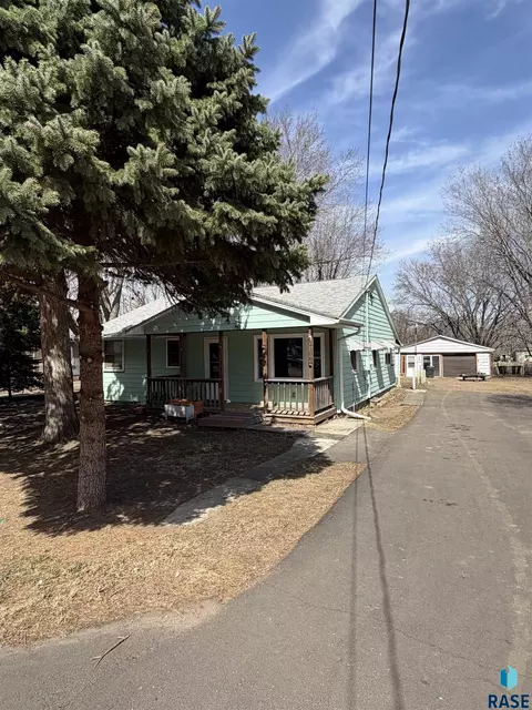 2108 E 30th St N, Sioux Falls, SD 57104