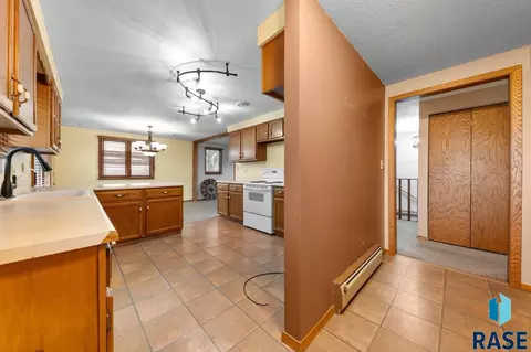 Entry Way - 2415 E Franklin St, Pierre, SD 57501 photo 2 of 4
