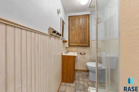 Bath - 2415 E Franklin St, Pierre, SD 57501 photo 3 of 3