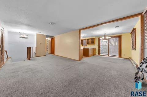 Living - 2415 E Franklin St, Pierre, SD 57501 photo 2 of 3
