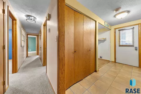 Entry Way - 2415 E Franklin St, Pierre, SD 57501 photo 3 of 4
