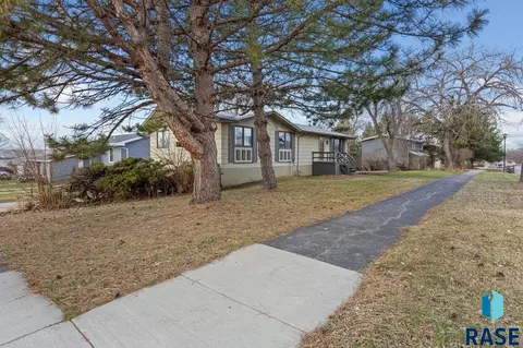 Other - 2415 E Franklin St, Pierre, SD 57501 photo 2 of 8