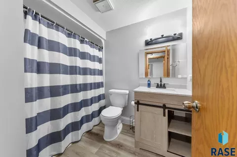 Bath - 2415 E Franklin St, Pierre, SD 57501 photo 1 of 3