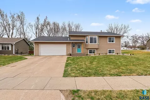1130 Sunset Dr, Beresford, SD 57004