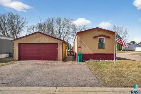 607 Bobwhite Pl, Sioux Falls, SD 57107