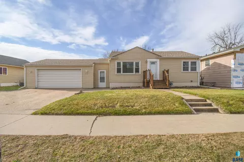 213 W 42nd St, Sioux Falls, SD 57105