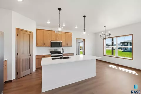 Kitchen - 2417 E Brek St, Brandon, SD 57005 photo 8 of 8