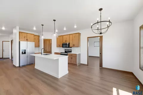 Kitchen - 2417 E Brek St, Brandon, SD 57005 photo 5 of 8